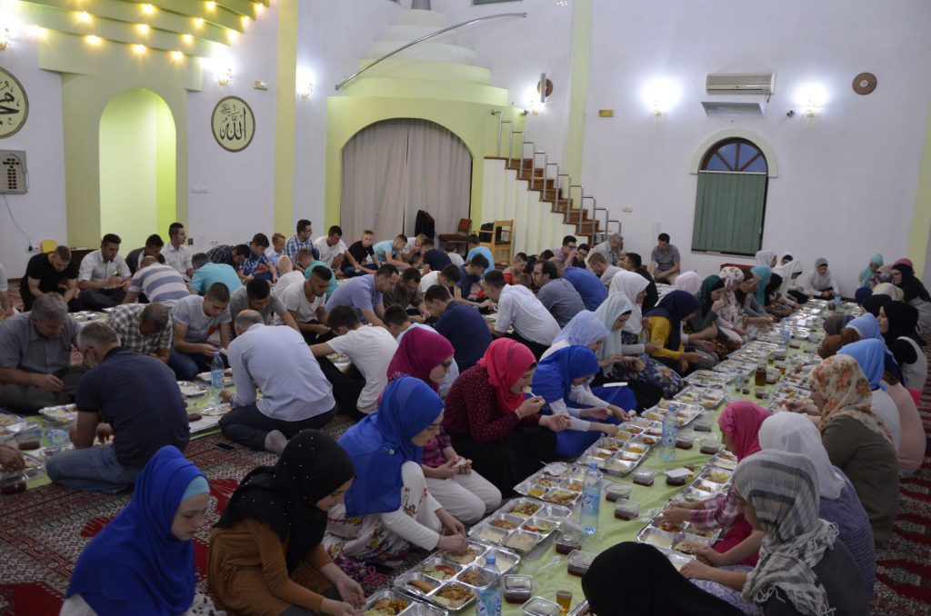 Odzak, iftar u organizaciji Fondacije Izvor nade 2017.
