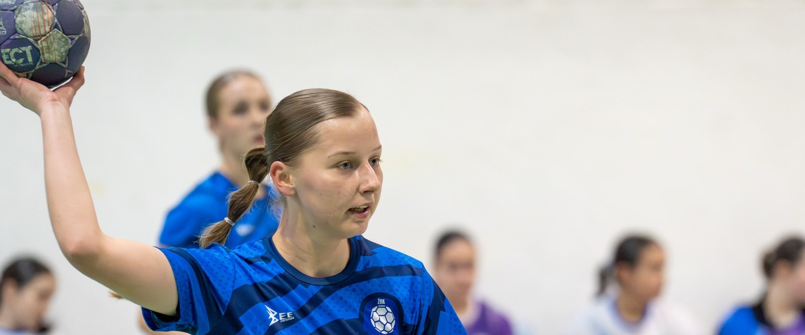 Melika Kotorić u akciji s loptom, dres broj 10 ŽRK Bosna